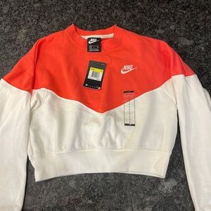 NWT Nike women’s cropped crew neck size small